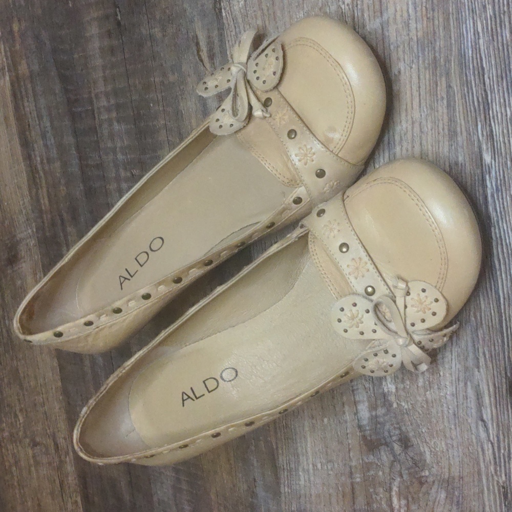 Aldo | Vintage Tan Leather Floral Wedge Heels